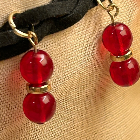 🐘Red Faux Suede necklace w Gold Elephant - Picture 4 of 7